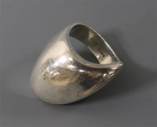 A Georg Jensen Danish sterling silver ring, no. 91, size M.